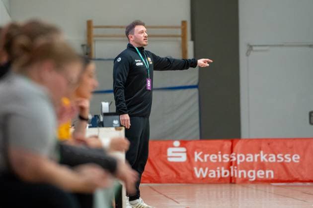 Handball I Frauen I Saison 2025-2026 I 2. Bundesliga I 3. Spieltag I VfL Waiblingen - HC Rödertal I 13.09.2025 Trainer Michael Stettner (VfL Waiblingen Tigers) Waiblingen Rundsporthalle Baden-Württemberg Deutschland Copyright: xLobeca MaxxPetershansx