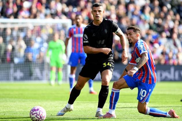Crystal Palace v Sunderland Premier League 13 09 2025. Granit Xhaka Midfielder of Sunderland and Yeremy Pino Midfielder of Crystal Palace in action during the Premier League match between Crystal Palace and Sunderland at Selhurst Park, London, England on 13 September 2025. London Selhurst Park Greater London England Editorial use only DataCo restrictions apply See www.football-dataco.com , Copyright: xJeffxMoodx PSI-22822-0071