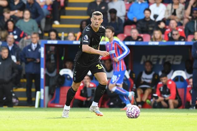 Crystal Palace v Sunderland Premier League 13 09 2025. Granit Xhaka Midfielder of Sunderland looks to play the ball during the Premier League match between Crystal Palace and Sunderland at Selhurst Park, London, England on 13 September 2025. London Selhurst Park Greater London England Editorial use only DataCo restrictions apply See www.football-dataco.com , Copyright: xJeffxMoodx PSI-22822-0073