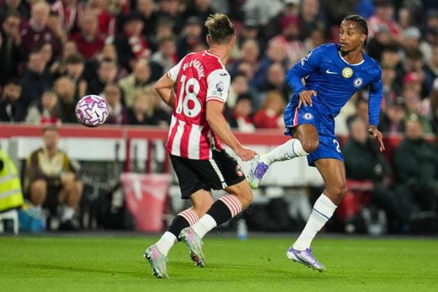 Premier League Brentford v Chelsea Joao Pedro of Chelsea plays a pass with the side of his foot during the Premier League match Brentford vs Chelsea at The Gtech Community Stadium, London, United Kingdom, 13th September 2025 (Photo by Harvey Murphy News Images) Copyright: xHarveyxMurphy NewsxImagesx