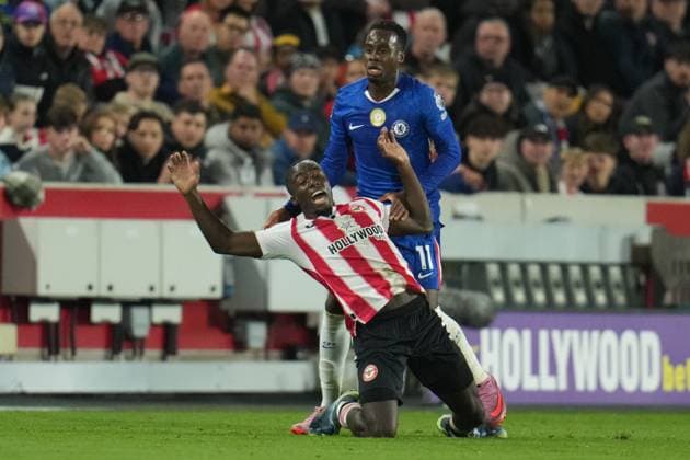 Premier League Brentford v Chelsea Jamie Gittens of Chelsea fouls Michael Kayode of Brentford during the Premier League match Brentford vs Chelsea at The Gtech Community Stadium, London, United Kingdom, 13th September 2025 (Photo by Harvey Murphy News Images) Copyright: xHarveyxMurphy NewsxImagesx