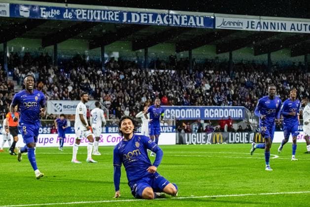 FOOTBALL : AJ Auxerre vs AS Monaco - Ligue 1 - JournÃ e 4 - 13 09 2025 Joie des joueurs de l™AS Monaco aprÃ s le but de Takumi Minamino (AS Monaco) AuxerreFrance  Copyright: xBaptistexAutissierx