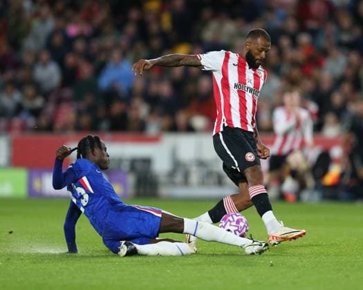 London, England, September 13 2025: Trevoh Chalobah (23 Chelsea) tackles to deny Igor Thiago (9 Brentford) through on goal during the Premier League game between Brentford and Chelsea at Gtech Community Stadium in London, England. (Photo by Jay Patel Sports Press Photo SPP) Copyright: xJayxPatel SportsxPressxPhoto SPPx Sportspressphoto_SPR25029