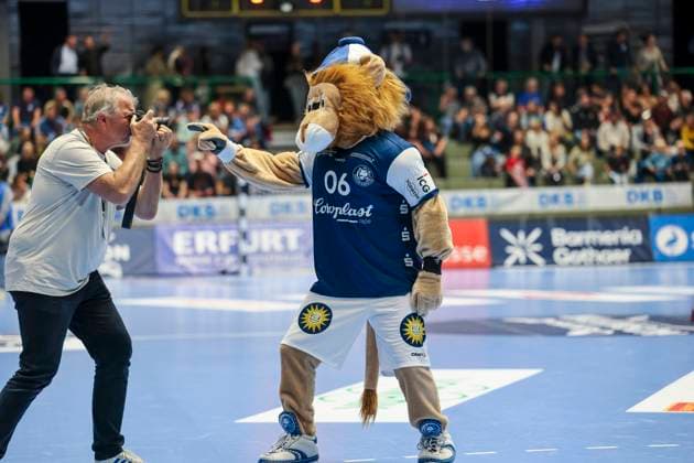 GER, 1.HBL. bergischer HC vs. GWD Minden 13.09.2025, Unihalle, Wuppertal, GER, 1.HBL. bergischer HC vs. GWD Minden, im Bild: Maskottchen BERGI, mit BHC Fotograf Andreas Fischer