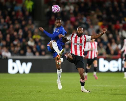 London, England, September 13 2025: Tosin Adarabioyo (4 Chelsea) clears the ball from the path of Igor Thiago (9 Brentford) during the Premier League game between Brentford and Chelsea at Gtech Community Stadium in London, England. (Photo by Jay Patel Sports Press Photo SPP) Copyright: xJayxPatel SportsxPressxPhoto SPPx Sportspressphoto_SPR25048