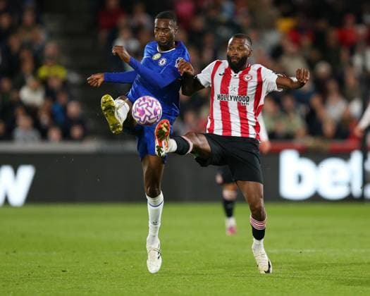 London, England, September 13 2025: Tosin Adarabioyo (4 Chelsea) clears the ball from the path of Igor Thiago (9 Brentford) during the Premier League game between Brentford and Chelsea at Gtech Community Stadium in London, England. (Photo by Jay Patel Sports Press Photo SPP) Copyright: xJayxPatel SportsxPressxPhoto SPPx Sportspressphoto_SPR25050