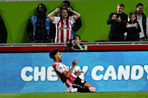 13th September 2025; Gtech Community Stadium, Brentford, London, England; Premier League Football, Brentford versus Chelsea; Kevin Schade of Brentford celebrates with his team after scoring in the 35th minute for 1-0  GodfreyxPitt