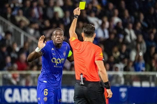 FOOTBALL : AJ Auxerre vs AS Monaco - Ligue 1 - JournÃ e 4 - 13 09 2025 Denis Zakaria (AS Monaco) Romain Lissorgue (Arbitre central) AuxerreFrance  Copyright: xBaptistexAutissierx