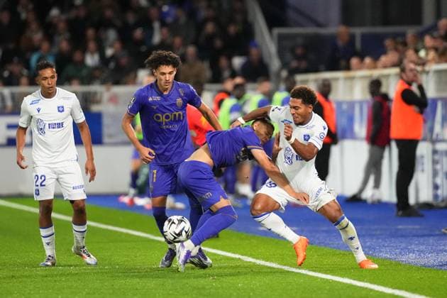 AJ Auxerre v AS Monaco - Ligue 1 McDonald s 2025 2026 19 Danny NAMASO (aja) - 02 Vanderson DE OLIVEIRA CAMPOS (asm) - 11 Maghnes AKLIOUCHE (asm) during the Ligue 1 McDonald s match between Auxerre and Monaco at Stade Abbe Deschamps on September 13, 2025 in Auxerre, France. Auxerre France  Copyright: xFEPx 776348121