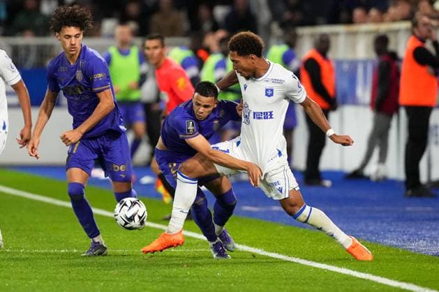 AJ Auxerre v AS Monaco - Ligue 1 McDonald s 2025 2026 19 Danny NAMASO (aja) - 02 Vanderson DE OLIVEIRA CAMPOS (asm) - 11 Maghnes AKLIOUCHE (asm) during the Ligue 1 McDonald s match between Auxerre and Monaco at Stade Abbe Deschamps on September 13, 2025 in Auxerre, France. Auxerre France  Copyright: xFEPx 776348121