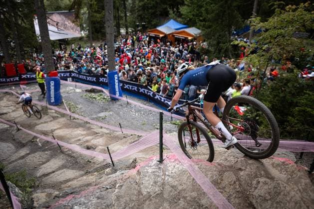 2025 UCI Mountain Bike World Championships Picture by Michal Cerveny SWpix.com - 13 09 2025 - Cycling - 2025 UCI Mountain Bike World Championships - Cross-country Olympic - Crans Montana, Valais, Switzerland - Women Elite Podium - USA Copyright: x xSWpix.comx(t axPhotographyxHubxLtd)xMichalxCerveny SWpix.comx SWP-3030-4234