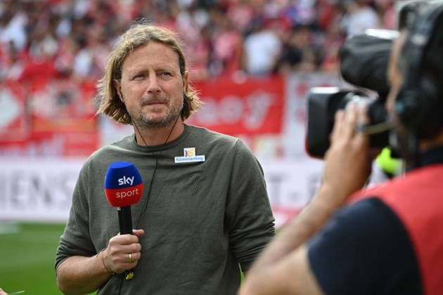 Trainer Bo HENRIKSEN (MZ) Portraet, Porträt, Portrait, Angeschnittenes Einzelbild, Einzelmotiv, im SKY-Interview, Fernsehinterview, TV-Interview, 1.FSV Mainz 05 (MZ) - RB Leipzig (L) 0-1 Fussball 1. Bundesliga Saison 2025 2026, 3.Spieltag, Spieltag3, matchday3, am 13.09.2025, MEWA Arena Mainz. DFL regulations prohibit any use of photographs as image sequences and or quasi-video ÂÂ