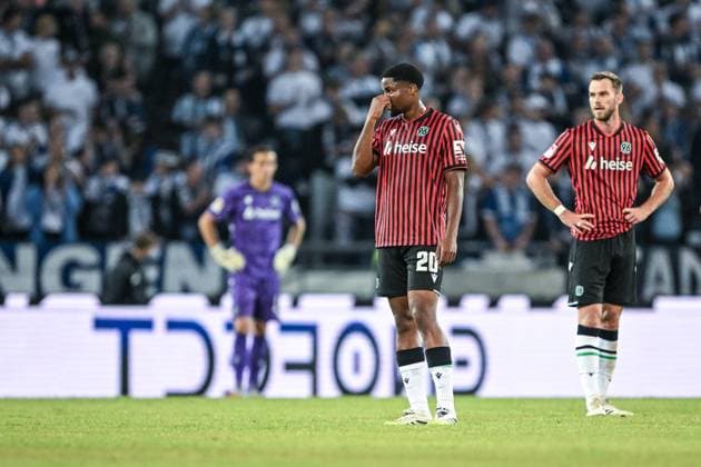 2. Bundesliga - Hannover 96 - Hertha BSC Berlin am 13.09.2025 in der HDI Arena in Hannover Ime Okon (Hannover) unzufrieden, enttäuscht, enttaeuscht, niedergeschlagen.