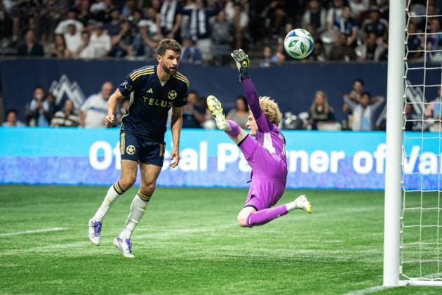 September 13, 2025, Vancouver, Bc, CANADA: Vancouver Whitecaps Thomas Muller (13) scores on Philadelphia Union goalkeeper Andrew Rick (76) during the second half of an MLS, Fussball Herren, USA soccer match in Vancouver, on Saturday, Sept. 13, 2025. Canada News - September 13, 2025  - ZUMAc35_ 20250913_zaf_c35_287 Copyright: xEthanxCairnsx