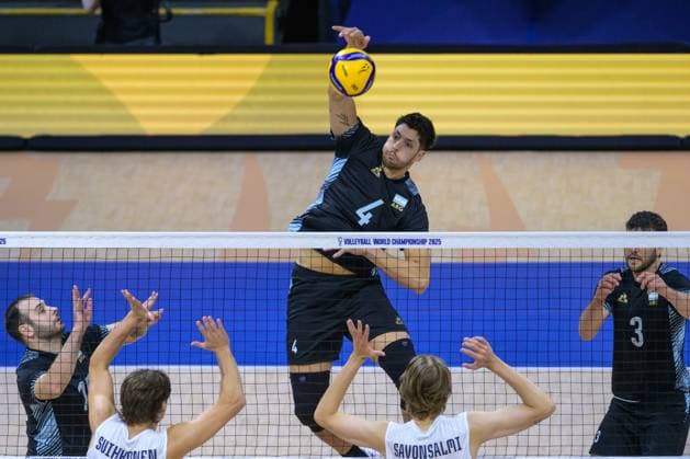 September 14, 2025, Quezon City, Manila, Philippines: Finland vs Argentina in the Pool Phase during the FIVB Mens Volleyball World Championship, WM, Weltmeisterschaft 2025 in Manila, Philippines. Argentina win in a 5 set match. Argentinas Joaquin GALLEGO at the net Quezon City Philippines - ZUMAr144 20250914_zap_r144_013 Copyright: xJaynexRussellx