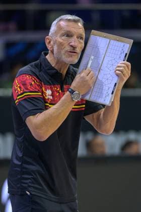 September 14, 2025, Quezon City, Manila, Philippines: Ukraine vs Belgium in the Pool Phase during the FIVB Mens Volleyball World Championship, WM, Weltmeisterschaft 2025 in Manila, Philippines. Belgium win the match in 3 straight sets.Ukraine s coach Lozano Raul Lucio gives direction to his players Quezon City Philippines - ZUMAr144 20250914_zap_r144_031 Copyright: xJaynexRussellx