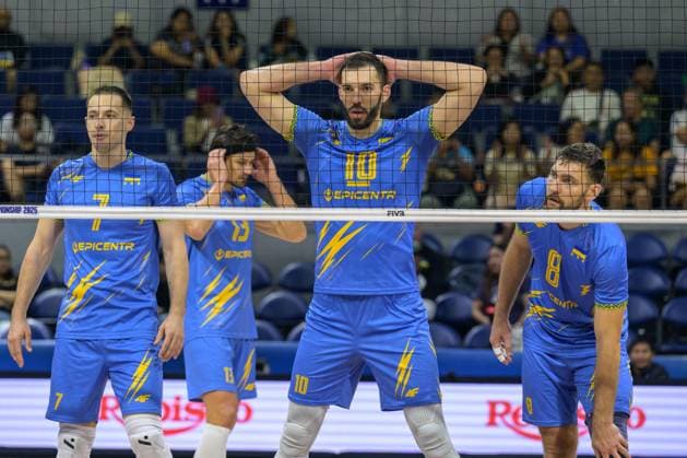 September 14, 2025, Quezon City, Manila, Philippines: Ukraine vs Belgium in the Pool Phase during the FIVB Mens Volleyball World Championship, WM, Weltmeisterschaft 2025 in Manila, Philippines. Belgium win the match in 3 straight sets. The Ukrainian team at the net Quezon City Philippines - ZUMAr144 20250914_zap_r144_036 Copyright: xJaynexRussellx
