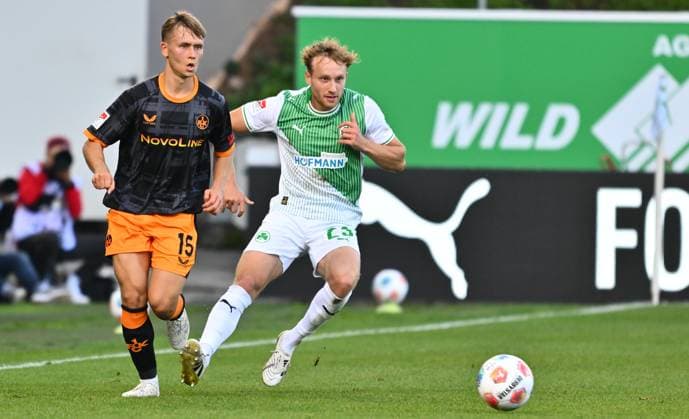 14.09.2025 - Fussball - Saison 2025 2026 - 2. Fussball - Bundesliga - 05. Spieltag: SpVgg Greuther Fürth ( Kleeblatt ) - 1. FC Kaiserslauten FCK ( Rote Teufel ) - Sportfoto Zink - xwoxzix - DFL regulations prohibit any use of photographs as image sequences and or quasi-video - only for editorial use - Naatan Skyttä (15, 1. FC Kaiserslautern FCK ) Jannik Dehm ( 23, SpVgg Greuther Fürth )