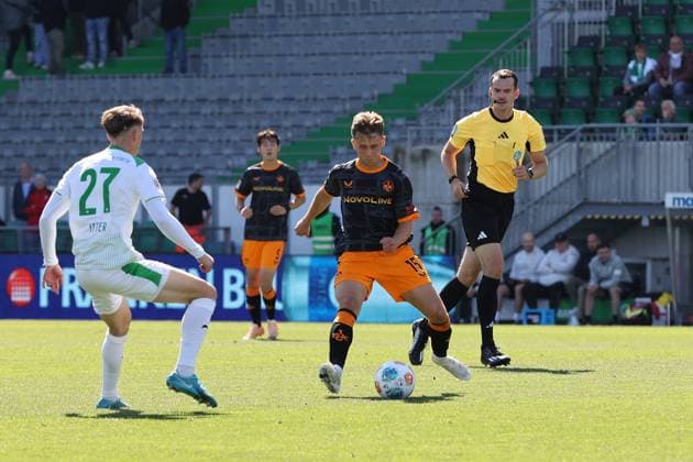 14.09.2025, xmohx, Fussball 2.Bundesliga, SpVgg Greuther Fuerth - 1.FC Kaiserslautern v.l. Luca Itter (Greuther Fürth Fuerth) Naatan Mikael Skyttä (1. FC Kaiserslautern) Zweikampf, Aktion, action, battle for the ball (DFL DFB REGULATIONS PROHIBIT ANY USE OF PHOTOGRAPHS as IMAGE SEQUENCES and or QUASI-VIDEO) Fuerth
