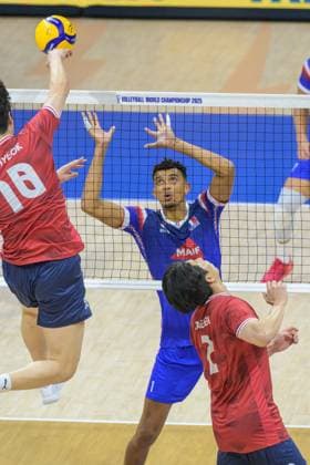 September 14, 2025, Quezon City, Manila, Philippines: France vs Korea in the Pool Phase during the FIVB Mens Volleyball World Championship, WM, Weltmeisterschaft 2025 in Manila, Philippines. France wins the match in 3 straight sets. France s BarthÅ½lÅ½my CHINENYEZE at the net Quezon City Philippines - ZUMAr144 20250914_zap_r144_051 Copyright: xJaynexRussellx
