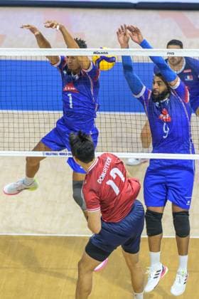 September 14, 2025, Quezon City, Manila, Philippines: France vs Korea in the Pool Phase during the FIVB Mens Volleyball World Championship, WM, Weltmeisterschaft 2025 in Manila, Philippines. France wins the match in 3 straight sets. France s BarthÅ½lÅ½my CHINENYEZE and Earvin NGAPETH at the net Quezon City Philippines - ZUMAr144 20250914_zap_r144_050 Copyright: xJaynexRussellx
