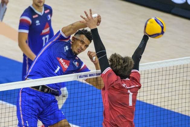 September 14, 2025, Quezon City, Manila, Philippines: France vs Korea in the Pool Phase during the FIVB Mens Volleyball World Championship, WM, Weltmeisterschaft 2025 in Manila, Philippines. France wins the match in 3 straight sets. France s BarthÅ½lÅ½my CHINENYEZE at the net Quezon City Philippines - ZUMAr144 20250914_zap_r144_069 Copyright: xJaynexRussellx