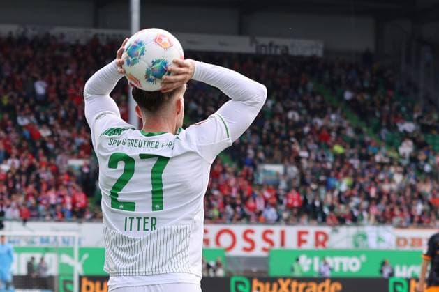 14.09.2025, xmohx, Fussball 2.Bundesliga, SpVgg Greuther Fuerth - 1.FC Kaiserslautern v.l. Luca Itter (Greuther Fürth Fuerth) (DFL DFB REGULATIONS PROHIBIT ANY USE OF PHOTOGRAPHS as IMAGE SEQUENCES and or QUASI-VIDEO) Fuerth