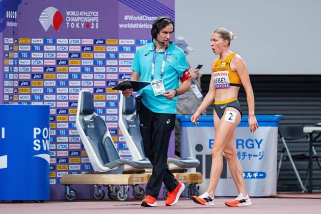 World Athletics Championships; Tokyo, 14.09.2025 Nele Wessel (Deutschland) diskutiert mit dem Kampfgericht nach dem 1500-Meter-Lauf während der Leichtathletik-Weltmeisterschaft 2025 in Tokio am 14. September 2025 *** World Athletics Championships Tokyo, 14 09 2025 Nele Wessel Germany discusses with the judges after the 1500 meter run during the World Athletics Championships 2025 in Tokyo on September 14, 2025 Copyright: xBEAUTIFULxSPORTS TobiasxLacknerx