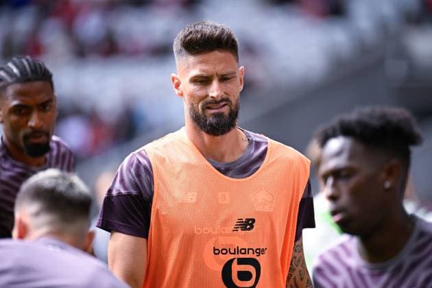 FOOTBALL : Lille vs Toulouse - Ligue 1 - 14 09 2025 Olivier Giroud ( 9 - Lille ) warms up prior the Ligue 1 match between Lille OSC and Toulouse FC at Stade Pierre Mauroy on September 14 , 2025 in Lille, France. ( Photo by Federico Pestellini PsnewZ ) - LilleFrance  Copyright: xx