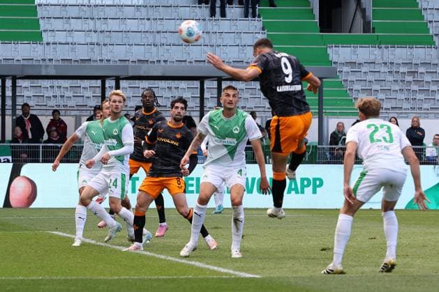 14.09.2025, xmohx, Fussball 2.Bundesliga, SpVgg Greuther Fuerth - 1.FC Kaiserslautern v.l. Ivan Prtajin (1. FC Kaiserslautern) Torschuetze, erzielt das Tor, Treffer, scores the goal 0:2 (DFL DFB REGULATIONS PROHIBIT ANY USE OF PHOTOGRAPHS as IMAGE SEQUENCES and or QUASI-VIDEO) Fuerth