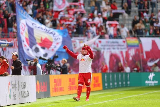RB Leipzig - Bayern Muenchen 1. Bundesliga Frauen Leipzig, Red Bull Arena, 14.09.2025, Fußball, Frauen, Saison 2025 2026, Frauen-Bundesliga, 2. Spieltag , RB Leipzig - FC Bayern München , Im Bild: Maskottchen Bulli ,