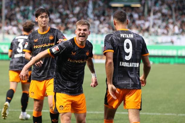 14.09.2025, xmohx, Fussball 2.Bundesliga, SpVgg Greuther Fuerth - 1.FC Kaiserslautern v.l. Torjubel nach dem Tor zum celebrating the goal celebrate 0:2 durch Ivan Prtajin (1. FC Kaiserslautern) (DFL DFB REGULATIONS PROHIBIT ANY USE OF PHOTOGRAPHS as IMAGE SEQUENCES and or QUASI-VIDEO) Fuerth
