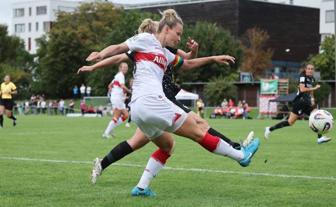 Stuttgart , Fußball 2. Bundesliga , VfB Stuttgart Frauen vs. Viktoria Berlin , Jana Beuschlein ( VfB)