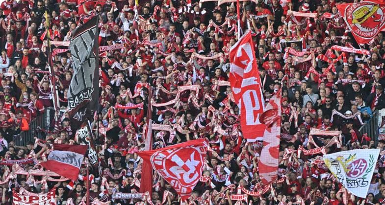 14.09.2025 - Fussball - Saison 2025 2026 - 2. Fussball - Bundesliga - 05. Spieltag: SpVgg Greuther Fürth ( Kleeblatt ) - 1. FC Kaiserslauten FCK ( Rote Teufel ) - Sportfoto Zink MeZi - xmexzix - DFL regulations prohibit any use of photographs as image sequences and or quasi-video - only for editorial use - Fans Fanblock Lautern