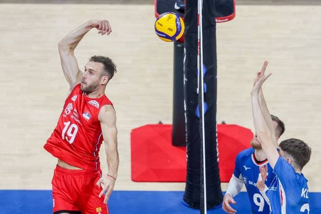 (250914) -- PASAY CITY, Sept. 14, 2025 -- Aleksandar Stefanovic (L) of Serbia competes during the pool H match between the Czech Republic and Serbia at the FIVB Men s World Championship, WM, Weltmeisterschaft 2025 in Pasay City, the Philippines, on Sep. 14, 2025. ) (SP)THE PHILIPPINES-PASAY CITY-VOLLEYBALL-FIVB MEN S WORLD CHAMPIONSHIP 2025-CZE VS SRB ROUELLExUMALI 