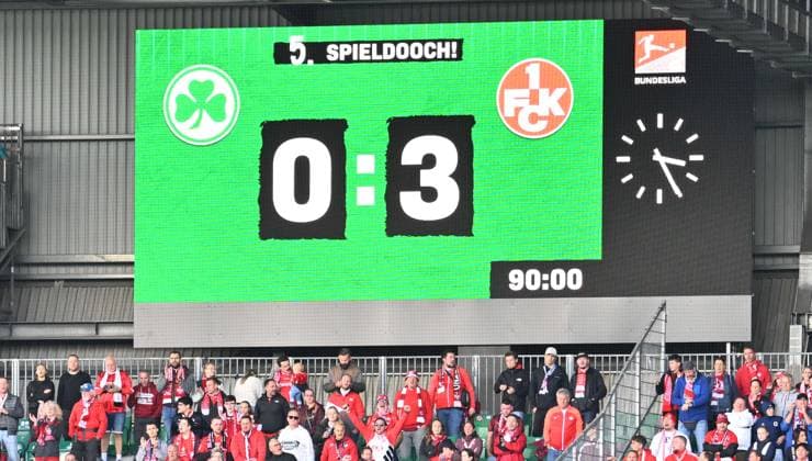 14.09.2025 - Fussball - Saison 2025 2026 - 2. Fussball - Bundesliga - 05. Spieltag: SpVgg Greuther Fürth ( Kleeblatt ) - 1. FC Kaiserslauten FCK ( Rote Teufel ) - Sportfoto Zink - xwoxzix - DFL regulations prohibit any use of photographs as image sequences and or quasi-video - only for editorial use - Endergebnis auf Anzeigetafel