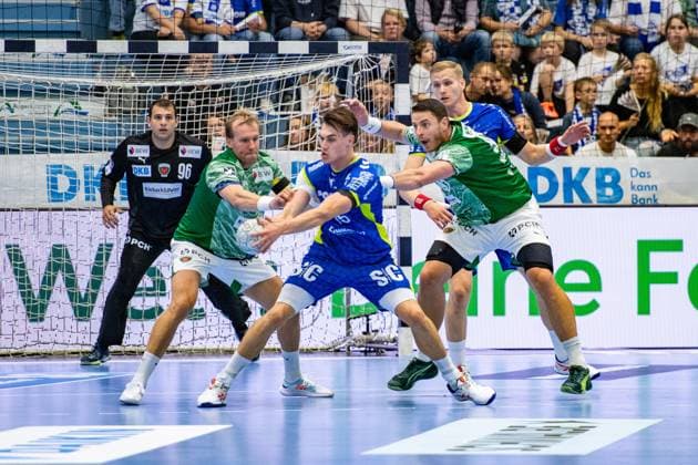 Daikin Handball Bundesliga, VfL Gummersbach - Füchse Berlin 14.09.2025 Miro Schluroff (VfL Gummersbach, 15), Mijajlo Marseni? (Füchse Berlin, 93), Dejan Milosavljev (Füchse Berlin, 96),; Daikin Handball Bundesliga, VfL Gummersbach - Füchse Berlin 14.09.2025 Copyright: xBEAUTIFULxSPORTS Erlhofx