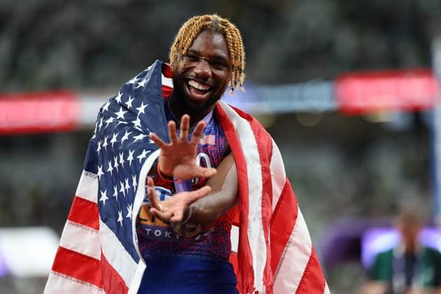 September 14, 2025, Shinjuku, Tokyo, Japan: NOAH LYLES of United States performs his signature kamehameha celebration as he wins the bronze medal in the Men 100m Final at the Tokyo 2025 World Athletics Championships in Tokyo, Japan Shinjuku Japan - ZUMAc179 20250914_zep_c179_032 Copyright: xMickaelxChavetx