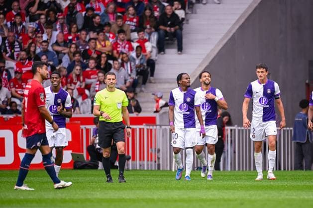 FOOTBALL : Lille vs Toulouse - Ligue 1 - 14 09 2025 Frank Magri ( 9 - Toulouse ) celebrates with teammates during the Ligue 1 match between Lille OSC and Toulouse FC at Stade Pierre Mauroy on September 14 , 2025 in Lille, France. ( Photo by Federico Pestellini PsnewZ ) - LilleFrance  Copyright: xx