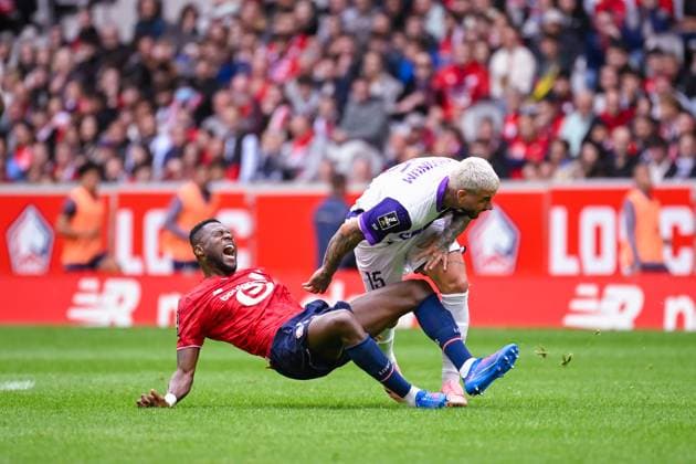 FOOTBALL : Lille vs Toulouse - Ligue 1 - 14 09 2025 Chancel Mbemba ( 18 - Lille ) and Aron DONNUM ( 15 - Toulouse ) during the Ligue 1 match between Lille OSC and Toulouse FC at Stade Pierre Mauroy on September 14 , 2025 in Lille, France. ( Photo by Federico Pestellini PsnewZ ) - LilleFrance  Copyright: xx