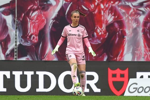 RB Leipzig - Bayern Muenchen 1. Bundesliga Frauen Leipzig, Red Bull Arena, 14.09.2025, Fußball, Frauen, Saison 2025 2026, Frauen-Bundesliga, 2. Spieltag , RB Leipzig - FC Bayern München 0:3 (0:2) , Im Bild: Torfrau Ena Mahmutovic (32, Bayern) ,