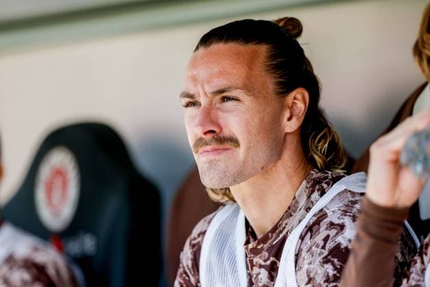 Hamburg, 14. September 2025 - Fußball, 1. Bundesliga 2025 26, FC St. Pauli - FC Augsburg: Jackson Irvine (FC St. Pauli, 7) DFL REGULATIONS PROHIBIT ANY USE OF PHOTOGRAPHS AS IMAGE SEQUENCES AND OR QUASI-VIDEO. *** Hamburg, September 14, 2025 Soccer, 1 Bundesliga 2025 26, FC St Pauli FC Augsburg Jackson Irvine FC St Pauli, 7 DFL REGULATIONS PROHIBIT ANY USE OF PHOTOGRAPHS AS IMAGE SEQUENCES AND OR QUASI VIDEO
