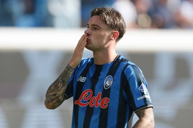 Bergamo, Italy, 14th September 2025. Nicola Zalewski of Atalanta celebrates after scoring to give the hosts a 4-0 lead during the Atalanta vs Lecce Serie A match at New Balance Stadium, Bergamo. Picture credit should read: Jonathan Moscrop Sportimage EDITORIAL USE ONLY. No use with unauthorised audio, video, data, fixture lists, club league logos or live services. Online in-match use limited to 120 images, no video emulation. No use in betting, games or single club league player publications. SPI_031_JM_ATALANTA_LECCE_ SPI-4119-0031