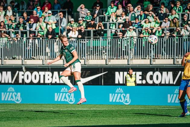 Google Pixel Frauen-Bundesliga: VfL Wolfsburg vs. FC Carl Zeiss Jena, 14.09.25 Janina Minge (VfL Wolfsburg, 6) zum 1:0; Fußball, Google Pixel Frauen-Bundesliga, 2. Spieltag: VfL Wolfsburg vs.FC Carl Zeiss Jena am 14.09.2025 im AOK-Stadion, Wolfsburg DFB DFL REGULATIONS PROHIBIT ANY USE OF PHOTOGRAPHS AS IMAGE SEQUENCES AND OR QUASI-VIDEO. Copyright: xBEAUTIFULxSPORTS Tonhäuserx