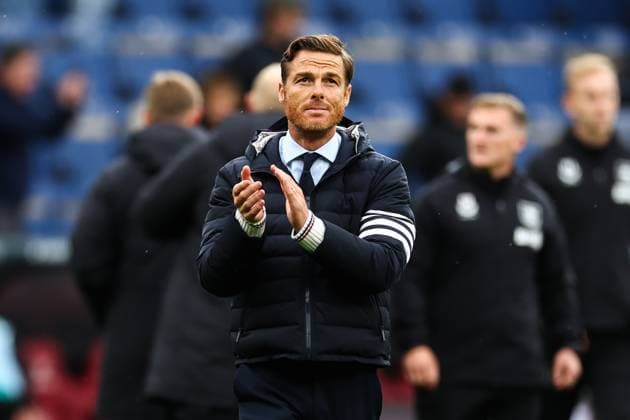 Burnley, England, 14th September 2025. Scott Parker manager of Burnley applauds the home fans after the Burnley vs Liverpool Premier League match at Turf Moor, Burnley. Picture credit should read: Simon Bellis Sportimage EDITORIAL USE ONLY. No use with unauthorised audio, video, data, fixture lists, club league logos or live services. Online in-match use limited to 120 images, no video emulation. No use in betting, games or single club league player publications. SPI_043_SB_BURNLEY_LIVERPOOL SPI-4138-0043