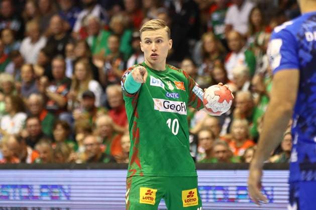 14.09.2025, xgox, Handball - Daikin HBL SC Magdeburg - TVB Stuttgart emspor, v.l. Gisli Thorgeir Kristjansson (Magdeburg, 10) am Ball, plays the ball Magdeburg
