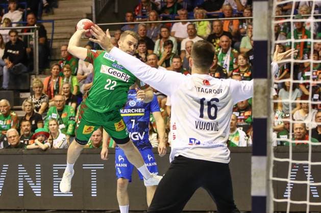 14.09.2025, xgox, Handball - Daikin HBL SC Magdeburg - TVB Stuttgart emspor, v.l. Lukas Mertens (Magdeburg, 22) wirft Tor, Torschuetze, erzielt Tor, Treffer, scores the goal Magdeburg