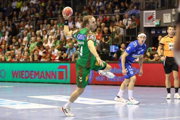 14.09.2025, xgox, Handball - Daikin HBL SC Magdeburg - TVB Stuttgart emspor, v.l. Omar Ingi Magnusson (Magdeburg, 14) beim Siebenmeter Magdeburg