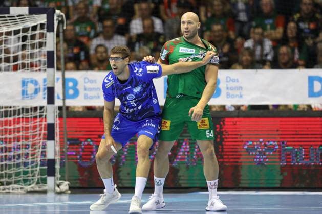 14.09.2025, xtgx, SC Magdeburg - TVB Stuttgart v.l. Antonio Seradilla (Stuttgart, 5), Oscar Bergendahl (Magdeburg, 54) Zweikampf, Duell, Kampf, tackle Magdeburg
