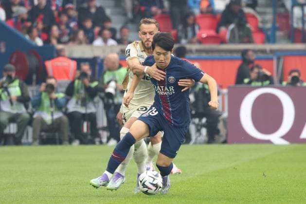 FOOTBALL : Paris Saint Germain Vs RC Lens - Ligue 1 - 14 09 2025 Lee Kang-In (PSG) Vs Jonathan Gradit (RC Lens) ParisFrance  Copyright: xMichtofx